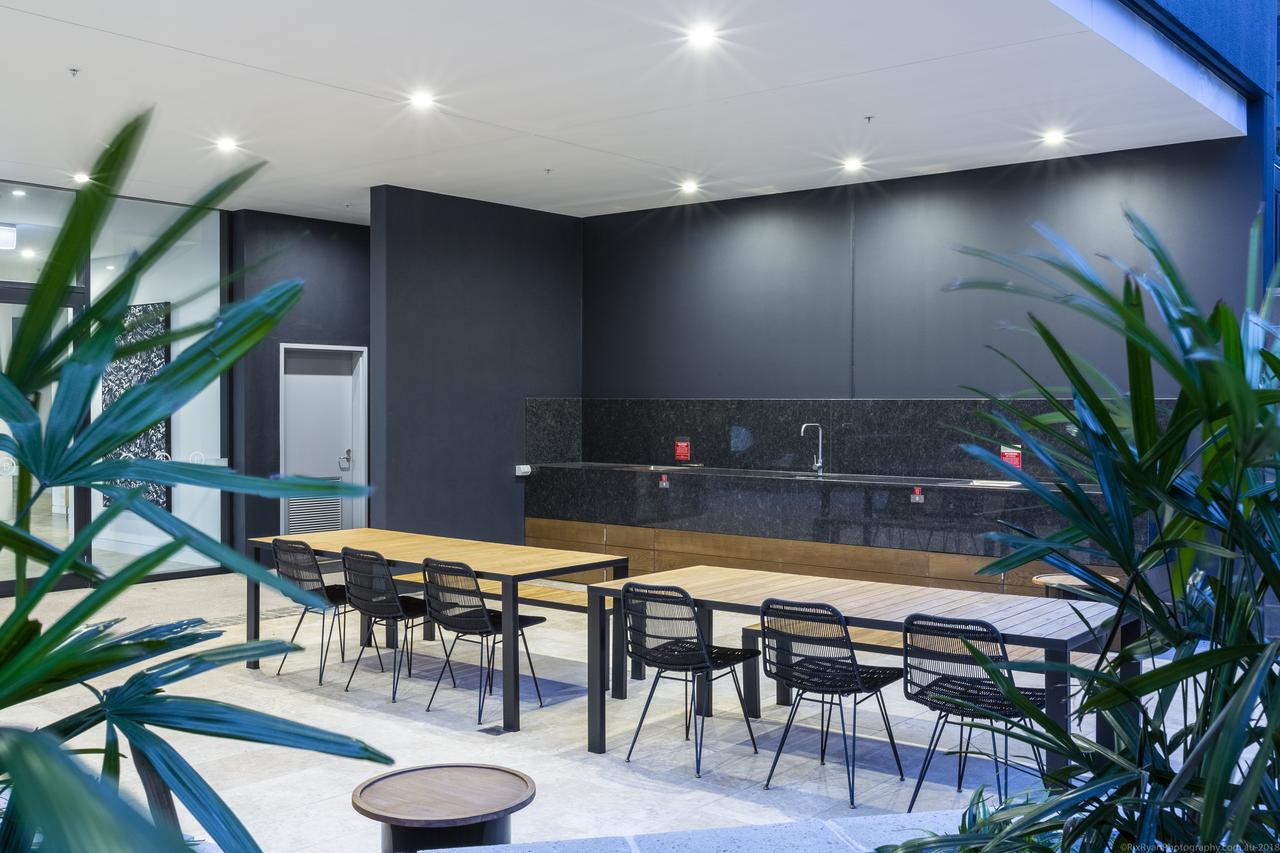 Boardwalk Burleigh Beach - Official Gold Coast Exterior photo